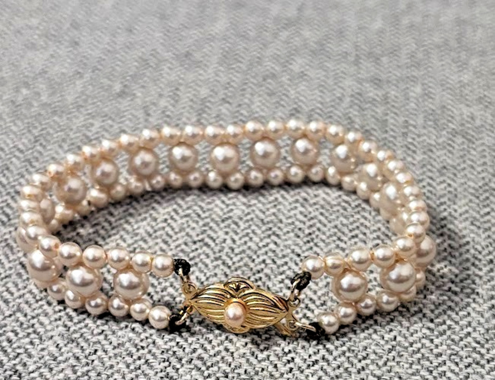 Vintage 3-Strand Faux Pearl Bracelet Creamy White Gold-Tone Floral Box Clasp 7"